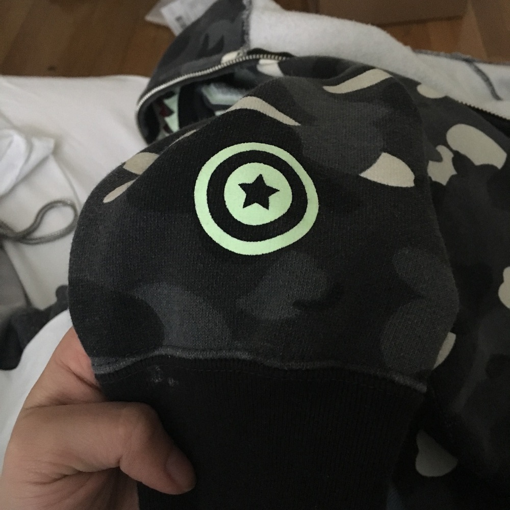 BAPE shark jacket GLOW IN THE DARK - Picture 4 of 6